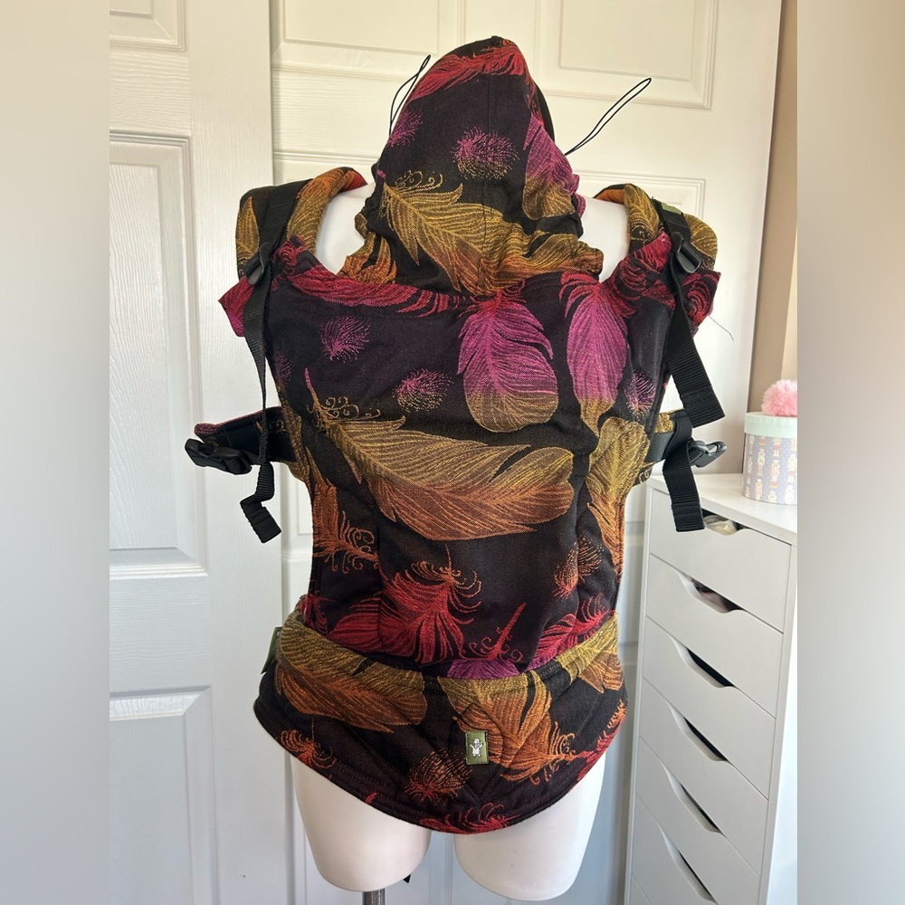 Lenny Lamb Jacquard Weave Feather Pattern Carrier